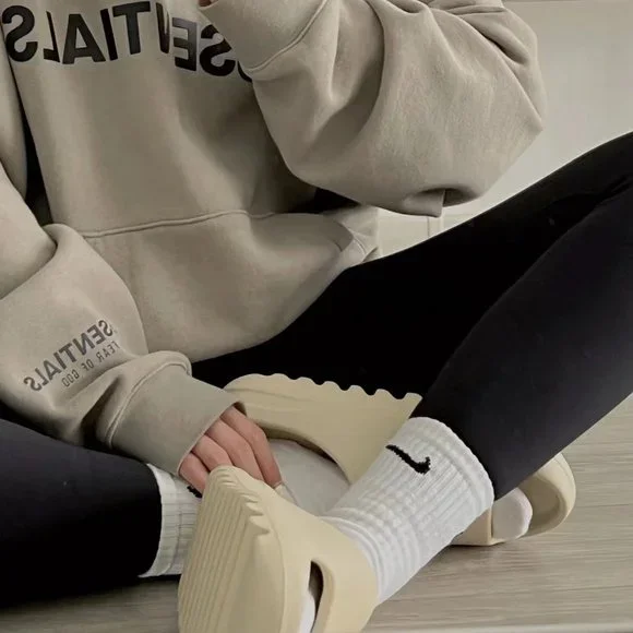 Adidas Originals Yeezy Slide Unisex Slippers in Brown - Picture 5 of 6